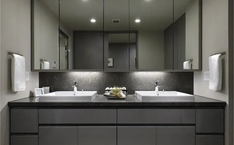 五面鏡2ボウル洗面化粧台
（四方框付・鏡裏収納）