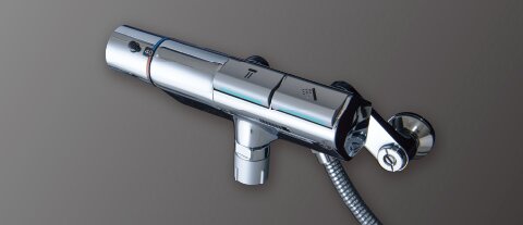 前面のスイッチでお湯の出し止めができるタッチ水栓