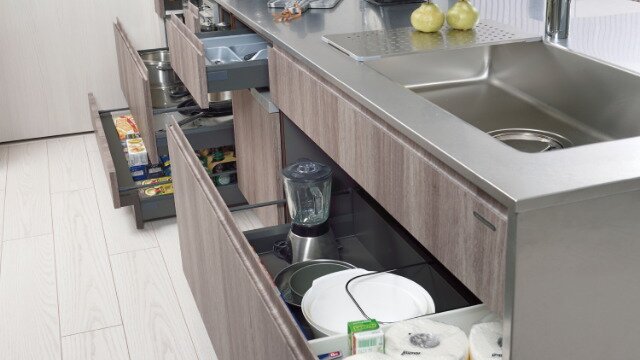 静かに閉まるスライド収納