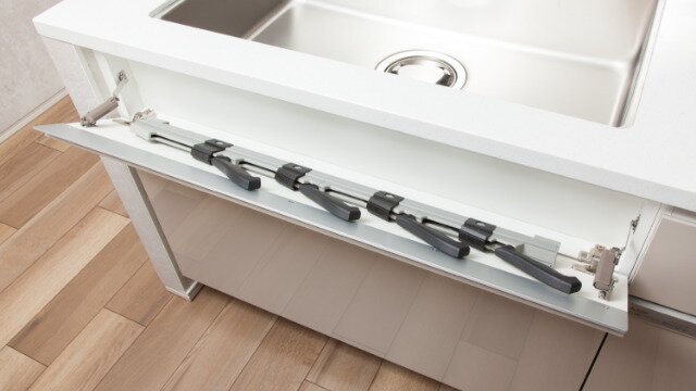 シンク手前のスイング包丁差し