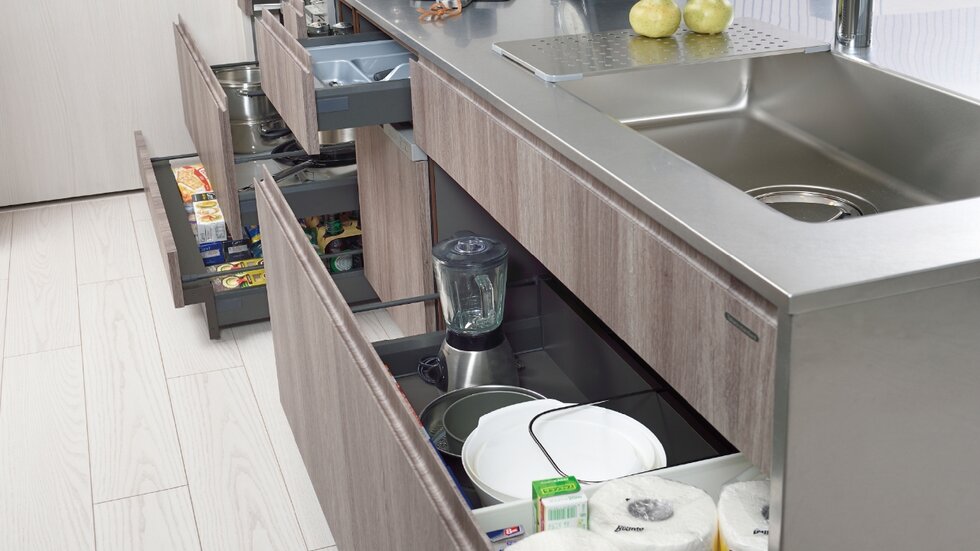 静かに閉まるスライド収納