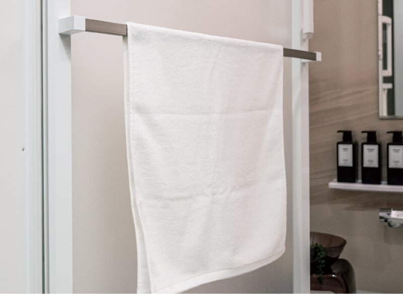 ドア外タオル掛け／ランドリーパイプ