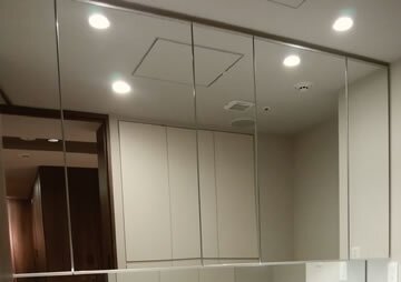 五面鏡
（POWDER ROOM）