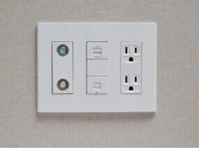 マルチメディアコンセント