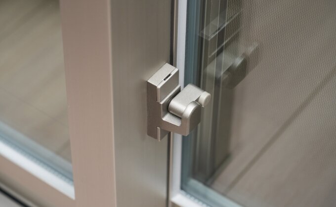 サッシ指詰め防止