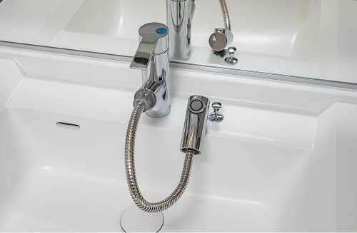 引き出し式シングルレバー混合水栓