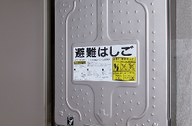 バルコニー避難ハッチ（一部住戸）
