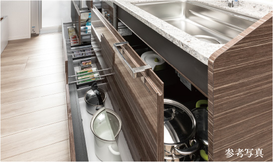 フロアキャビネット（巾木収納付）