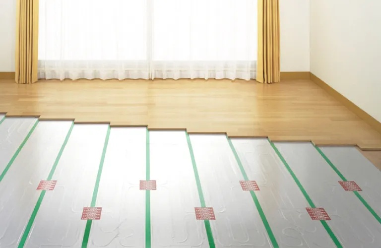 リビング・ダイニングと洋室に床暖房設置