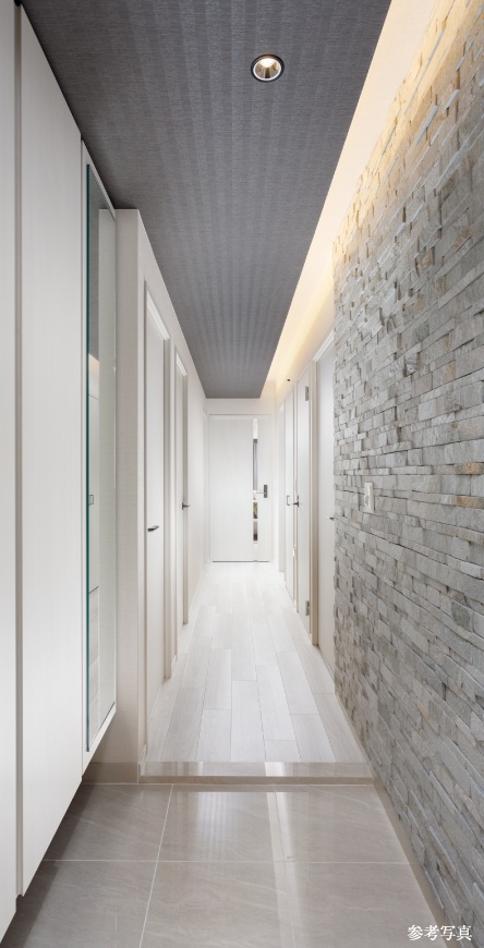 折り上げ天井&間接照明の廊下