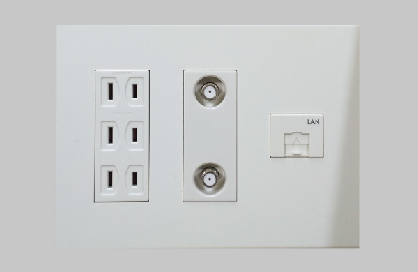 マルチメディアコンセント