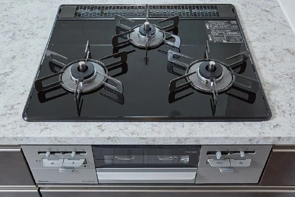 小さな便利が随所に詰まった多機能ガスコンロ