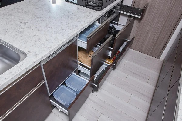 ソフトクローズ機能付スライド収納