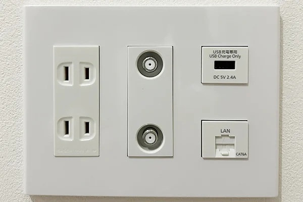 マルチメディアコンセント