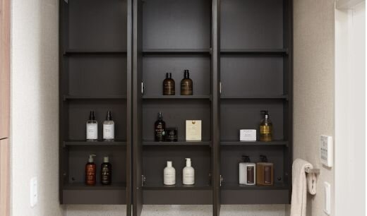 三面鏡背面収納