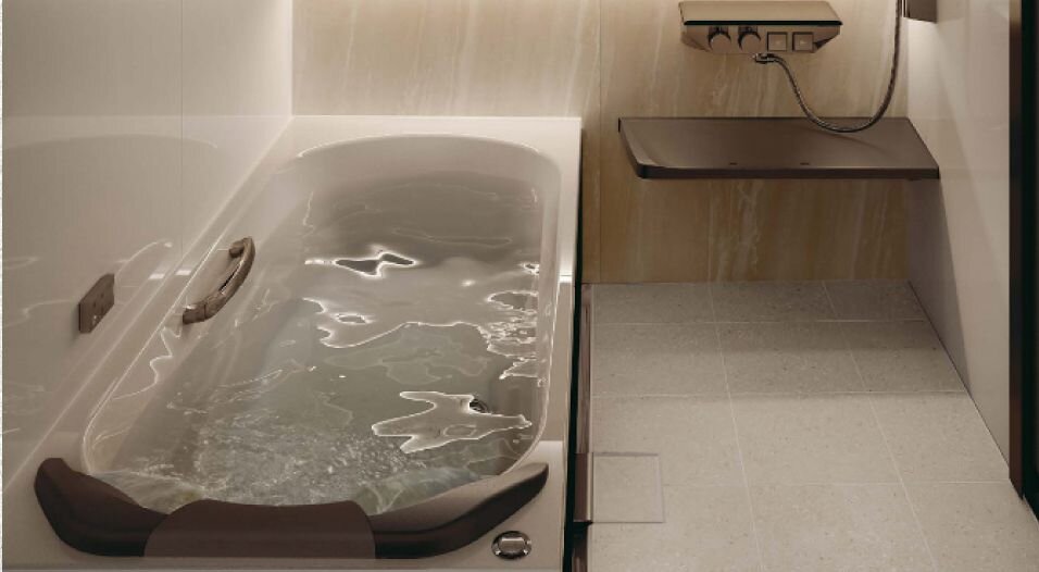 タイル貼りの浴室（1.6m×2.0mサイズ）