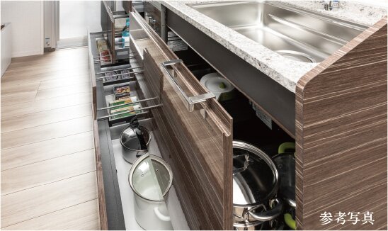 フロアキャビネット（巾木収納付）