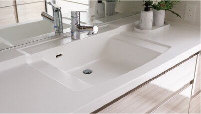 ウェットスペース付
人造大理石ワイドカウンター