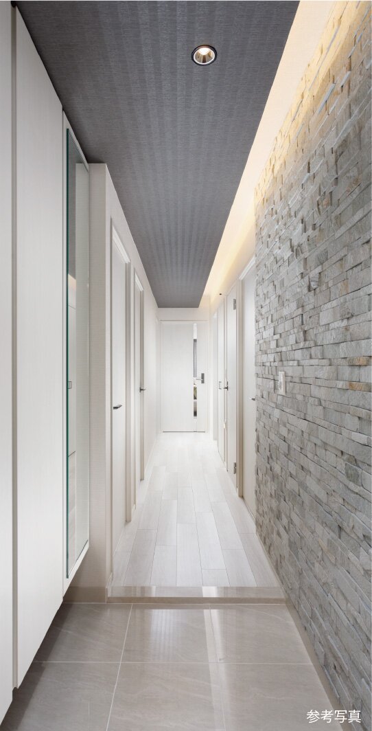 折り上げ天井&間接照明の廊下