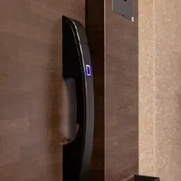 電子ロック玄関ドア