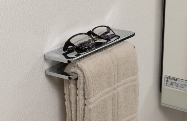 シェルフ付きタオル掛け