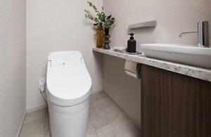 温水洗浄機能付暖房便座・
手洗いカウンター