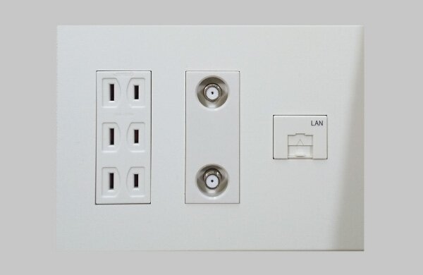 マルチメディアコンセント