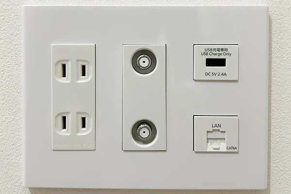 マルチメディアコンセント