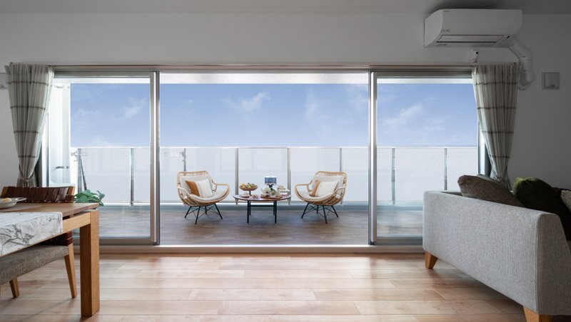 明るく開放的なセンターオープンサッシ。