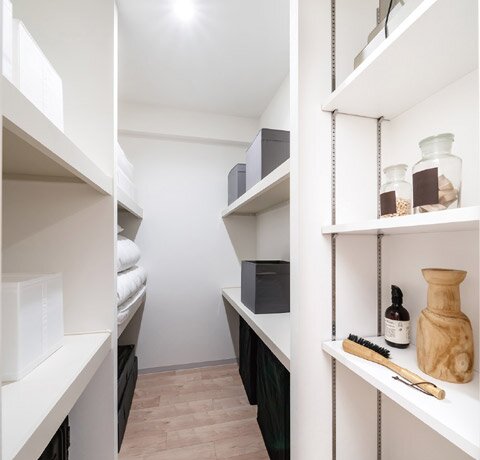 大容量収納が可能なファミリークローク完備。