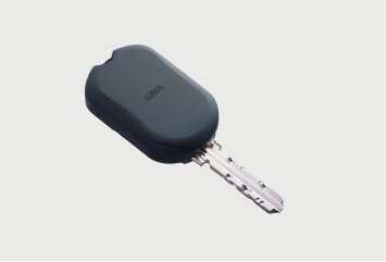 センサーの近くを通行するだけで解錠するRaccessキー
（ハンズフリーキー）