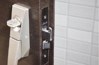 鎌付デッドボルト・防犯サムターン