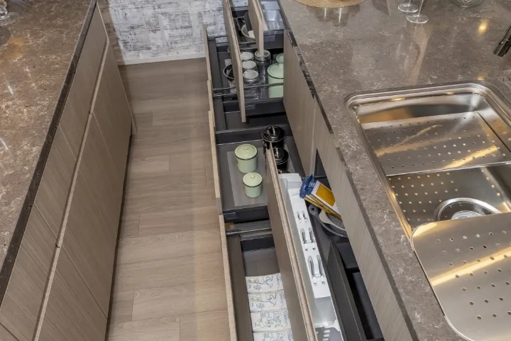 ソフトクローズキャビネット