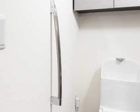 立ち上がりの補助に
トイレ手すり