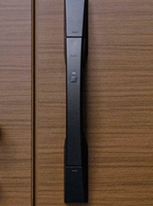 扉がワンタッチで開閉可能
プッシュグリップハンドル錠