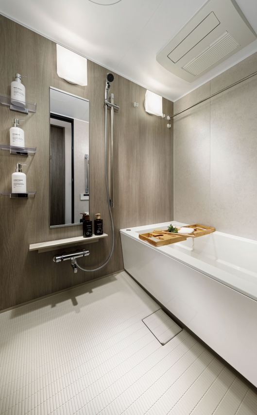 上質なリラクゼーションのひとときを演出するゆとりあるバスルーム。