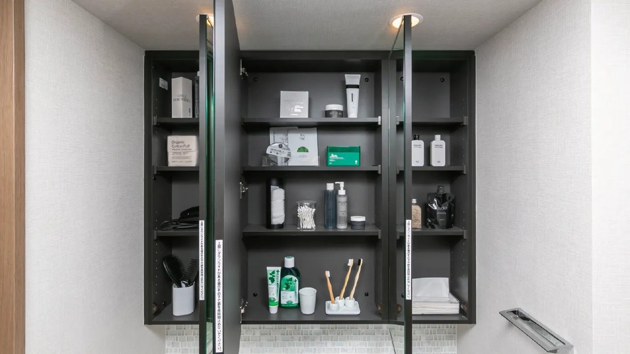 収納付き三面鏡