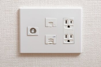 マルチメディアコンセント