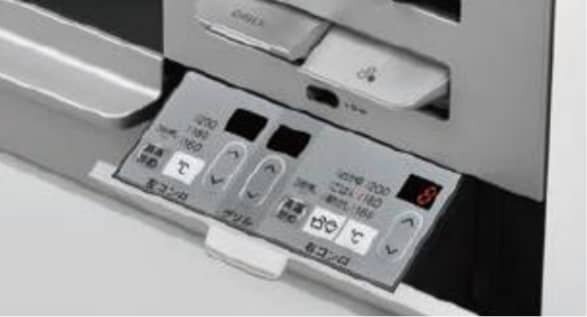 左右バーナーとグリルでタイマー調理が可能