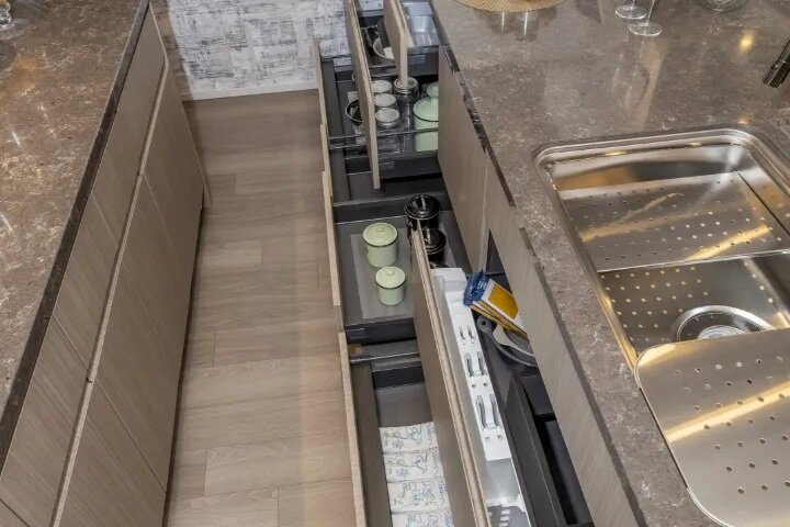 ソフトクローズキャビネット