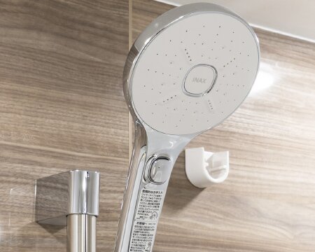 手元スイッチで簡単に操作できる
エコアクアシャワーSPA