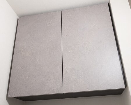 大型で余裕の収納力
トイレ吊戸棚