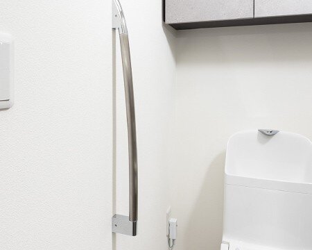 立ち上がりの補助に
トイレ手すり