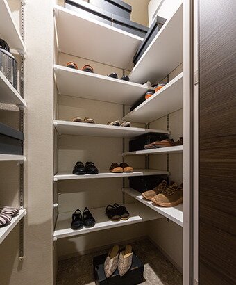 シューズクローク
（一部の住戸のみ採用。詳しくはプラン集をご確認ください。）