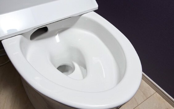 フチレス形状＆お掃除リフトアップ