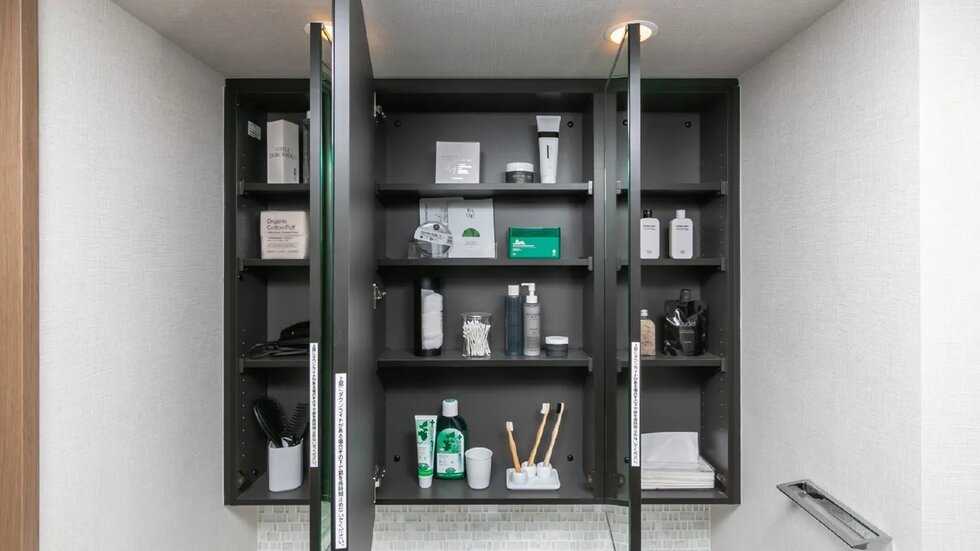 収納付き三面鏡