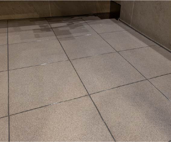 壁面材、床面材に陶器質タイル