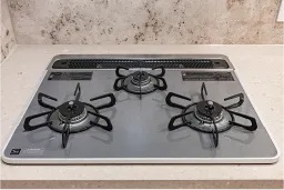 ハイパーガラスコートトップ
3口コンロ（Siセンサー付）