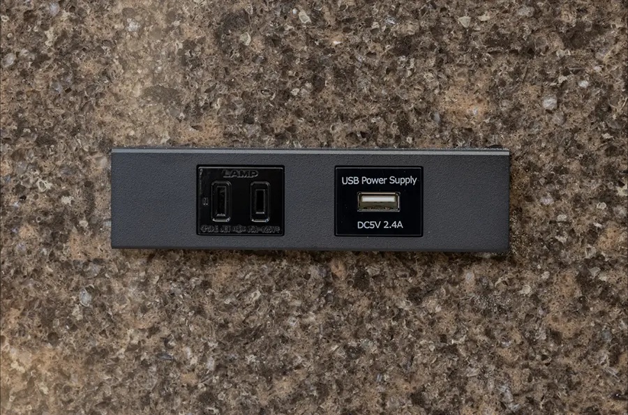 USBポート＋コンセント