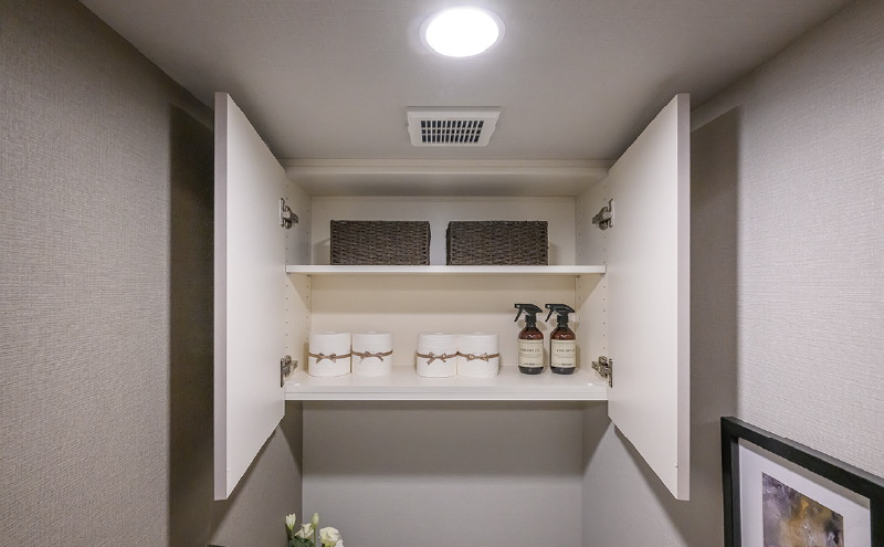 トイレ吊戸棚 【全住戸標準仕様】